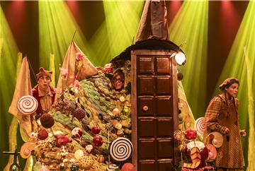 HANSEL E GRETEL: A CASINHA DE CHOCOLATE POR JANGADA TEATRO
