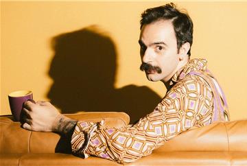 RODRIGO ALARCON, VOZ E VIOLÃO