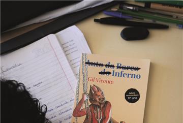 SUMÁRIO: AUTO DA BARCA DO INFERNO