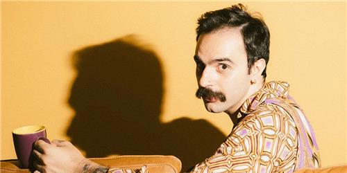 RODRIGO ALARCON, VOZ E VIOLÃO