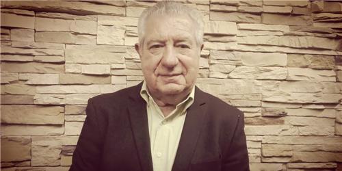 ENTRE LIVROS E IDEIAS 