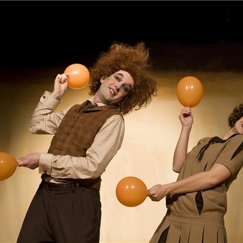 GLOBE STORY UMA COMÉDIA DE TEATRO MUDO - COMPANHIA EL PERRO AZUL