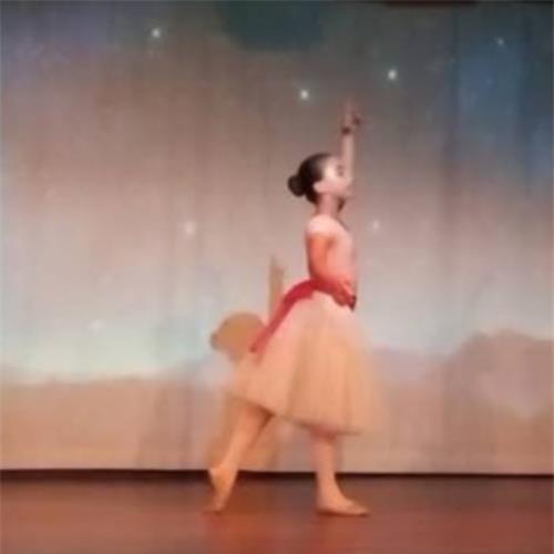 ESTRELAS, FADAS E BAILARINAS POR ACADEMIA DE ARTES MARIA AMÉLIA DIAS SIMÕES